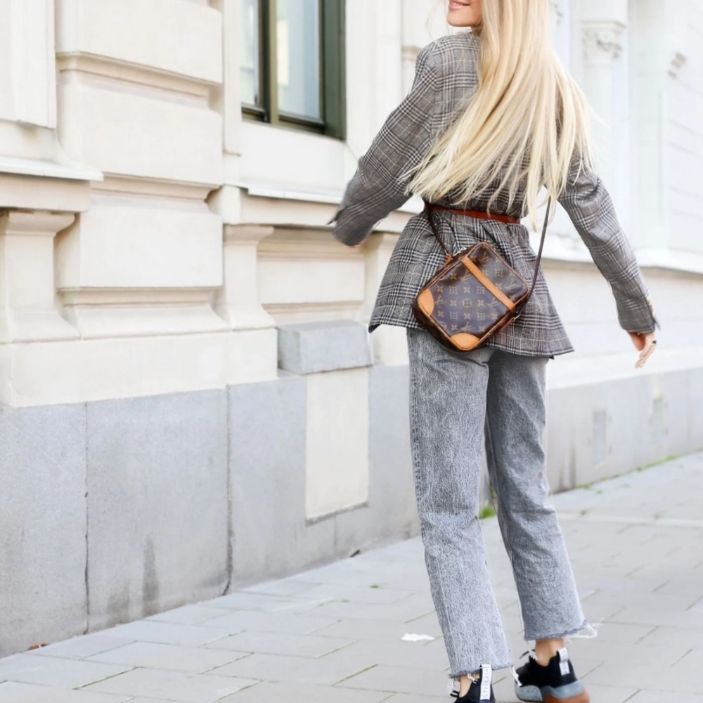 Price driop!! Louis Vuitton Monogram Danube Crossbody Bag